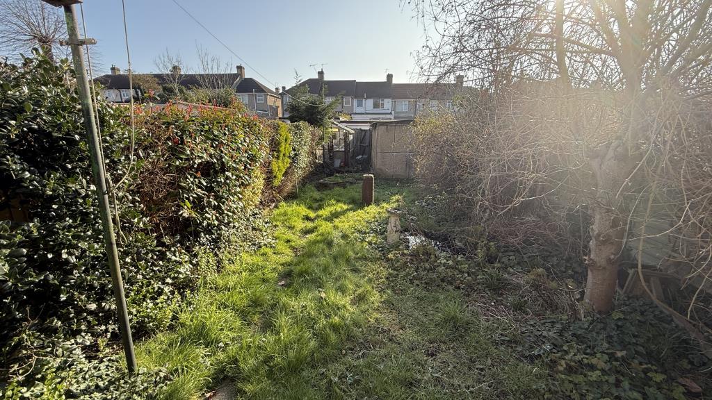 Lot: 74 - SEMI-DETACHED HOUSE WITH GARAGE IN NEED OF SOME REFURBISHMENT - Exterior image of rear garden from house looking back